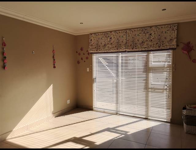 4 BEDROOM TOWNHOUSE FOR SALE IN LILYVALE S H